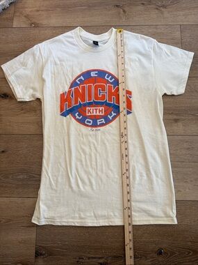 Gildan White T‑Shirt with Orange and Blue Knicks Graphic NWOTs